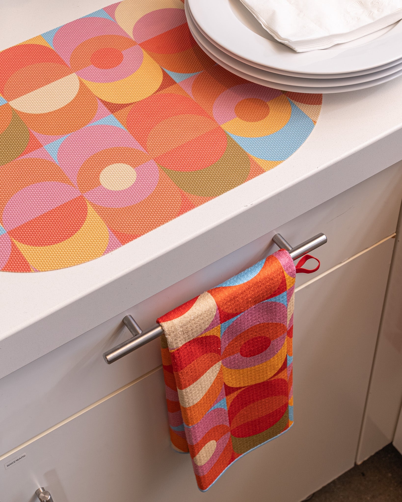 Blink double-sided Oval Woven Placemat 12" x 17" diameter - set of 4